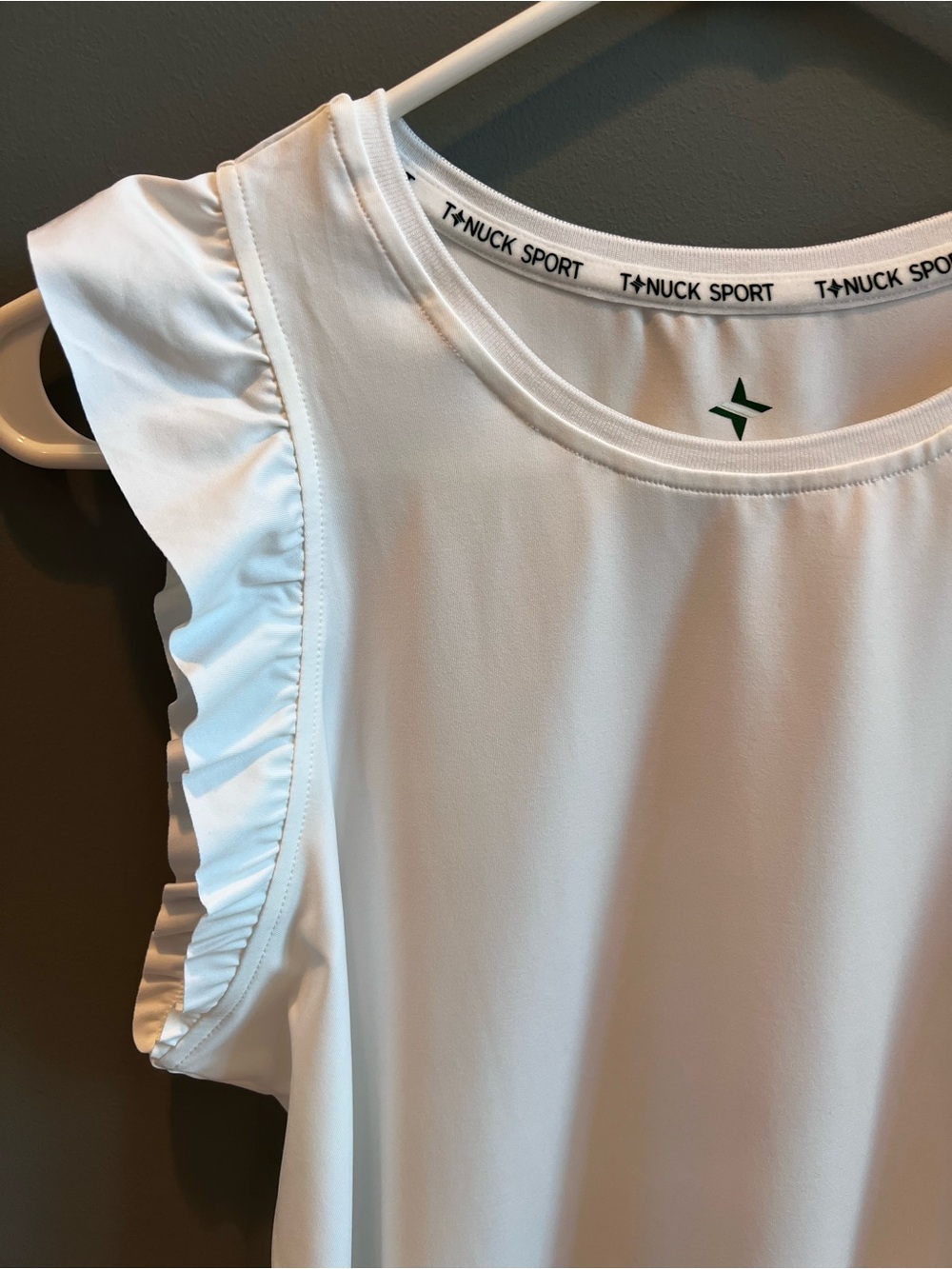 TUCKERNUCK Sport White Ruffle Performance Tank Top Tennis Golf NWT Small - Picture 14 of 17